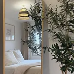 Chez Jerome - Bright And Cinematic Atmosphere