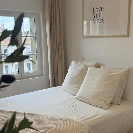 Chez Jerome - Bright And Cinematic Atmosphere