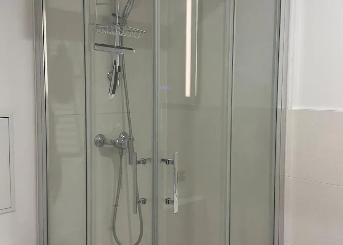 Chez Jerome - Bright And Cinematic Atmosphere