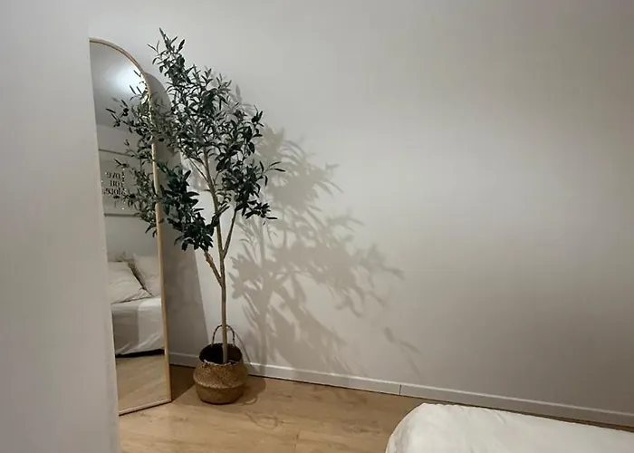 Chez Jerome - Bright And Cinematic Atmosphere