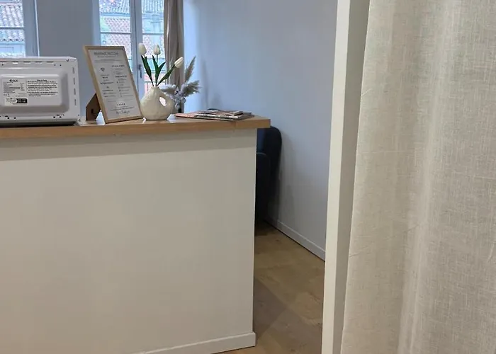 Chez Jerome - Bright And Cinematic Atmosphere